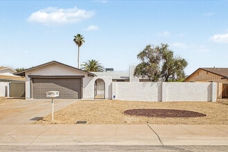 Building Photo - 710 E Bell De Mar Dr