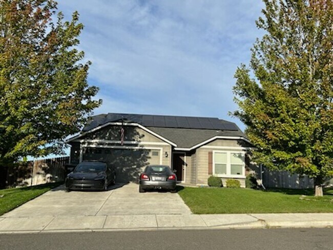 Building Photo - Short Term Lease Available!