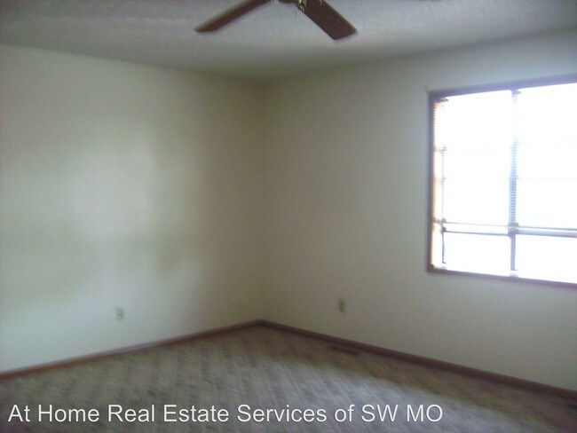 Building Photo - 1207 N Viola St