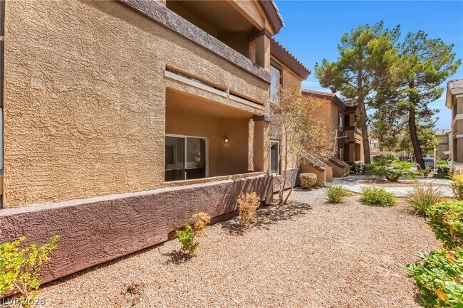Foto del edificio - 6164 Pine Villa Ave