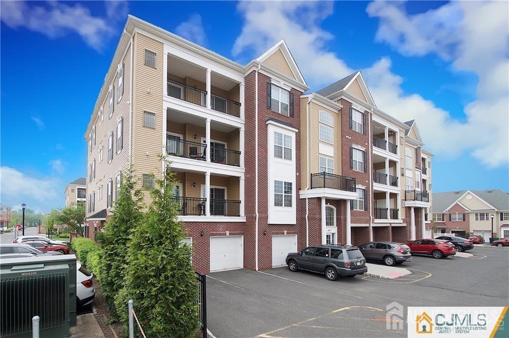 Building Photo - 613 Doral Ct