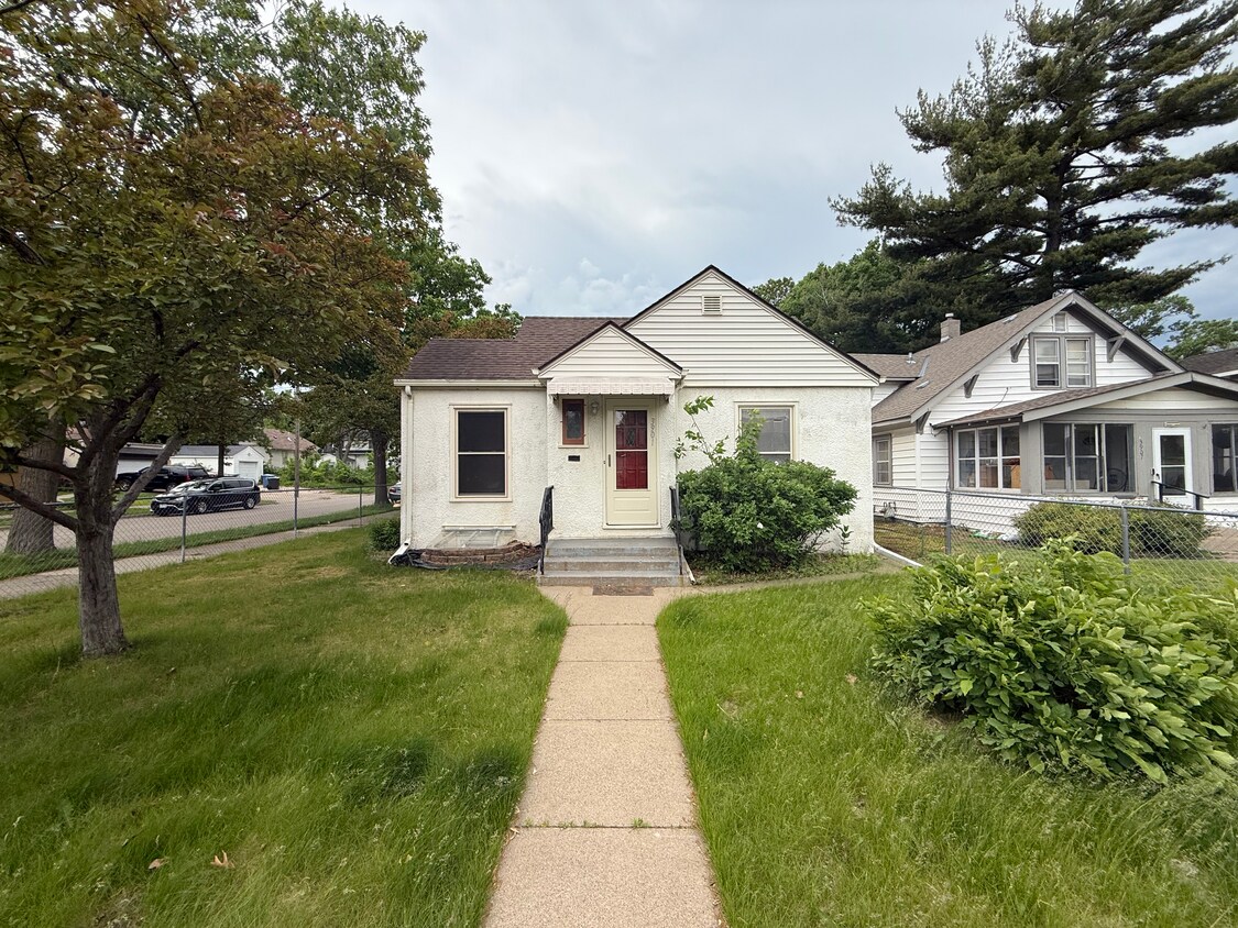 Front - 3901 Thomas Ave N