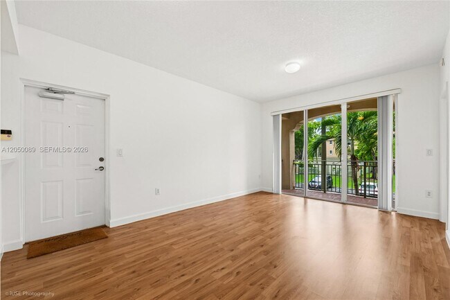 Foto del edificio - 6700 NW 114th Ave