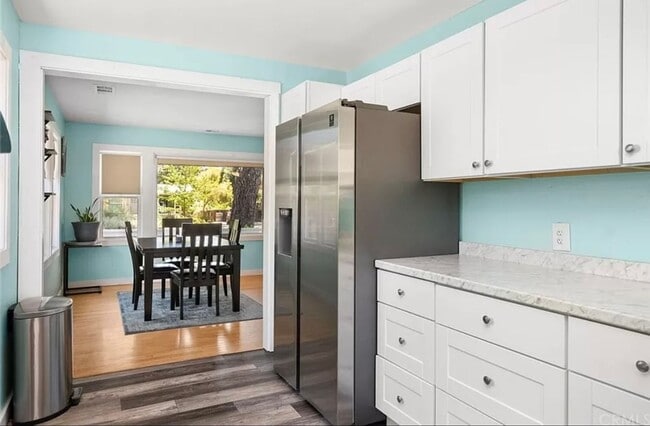 Building Photo - Charming 3-Bedroom Downtown Home with Back...