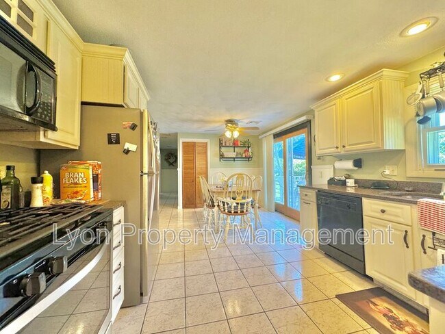 Building Photo - 73 Armory Dr