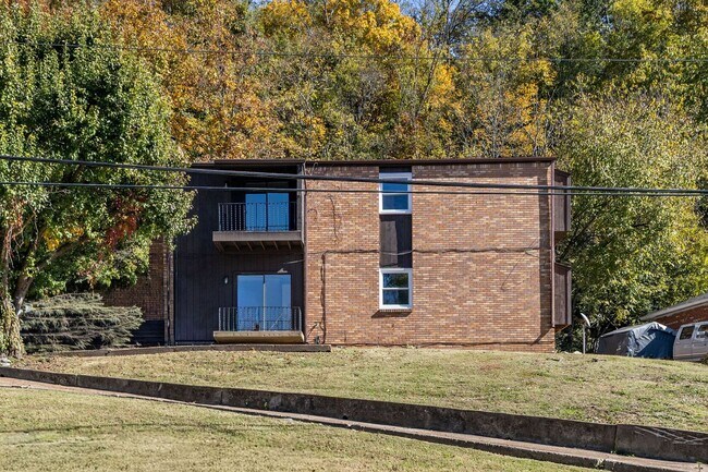Foto del edificio - AVAILABLE NOW. 3 BED 1 BATH. IDEAL LOCATION IN BELLEVUE. CLOSE TO EVERYTHING WEST NASHVILLE. NEWL...