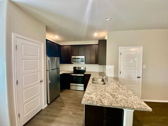 Foto del edificio - Luxury Townhome in New Braunfels