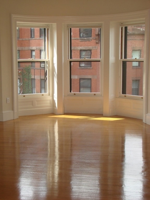 Building Photo - 402 Marlborough St