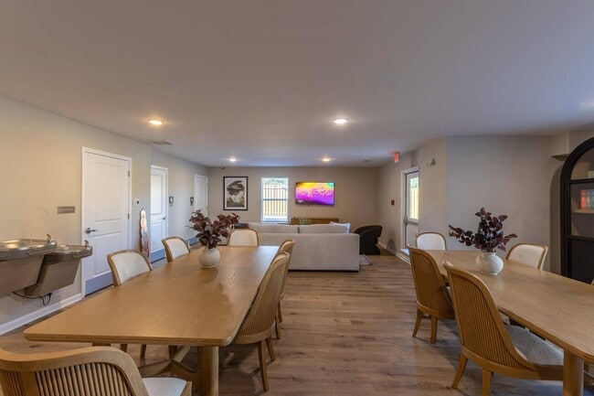 Building Photo - Clemons Greene