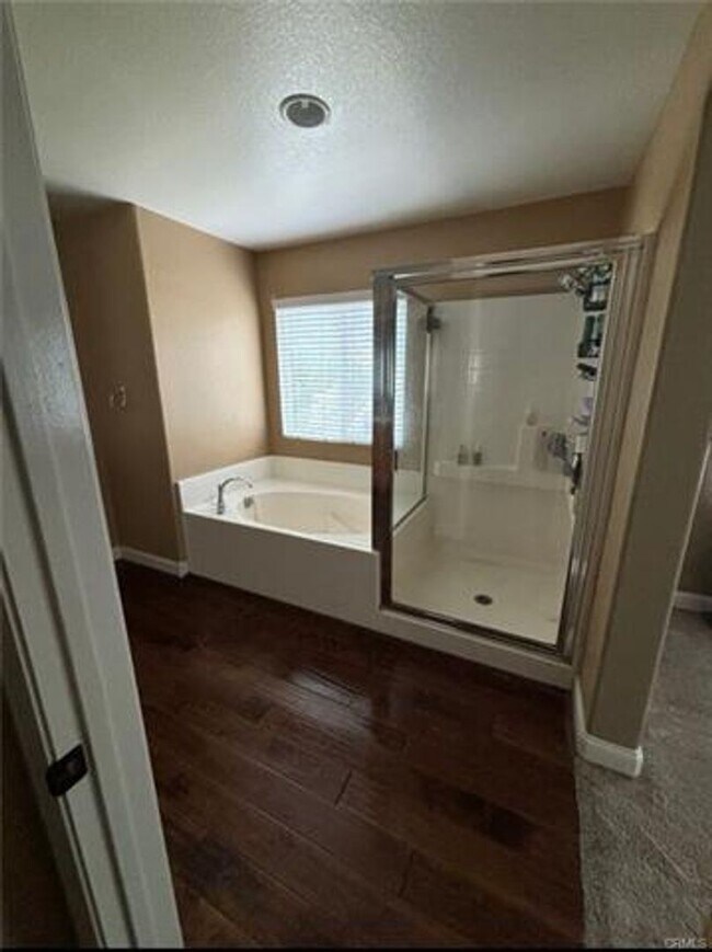 Building Photo - Charming Home
