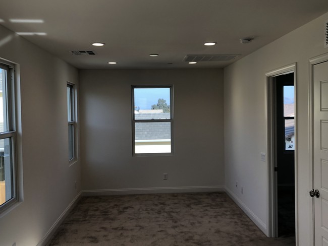 Building Photo - 192 S Saticoy Ave