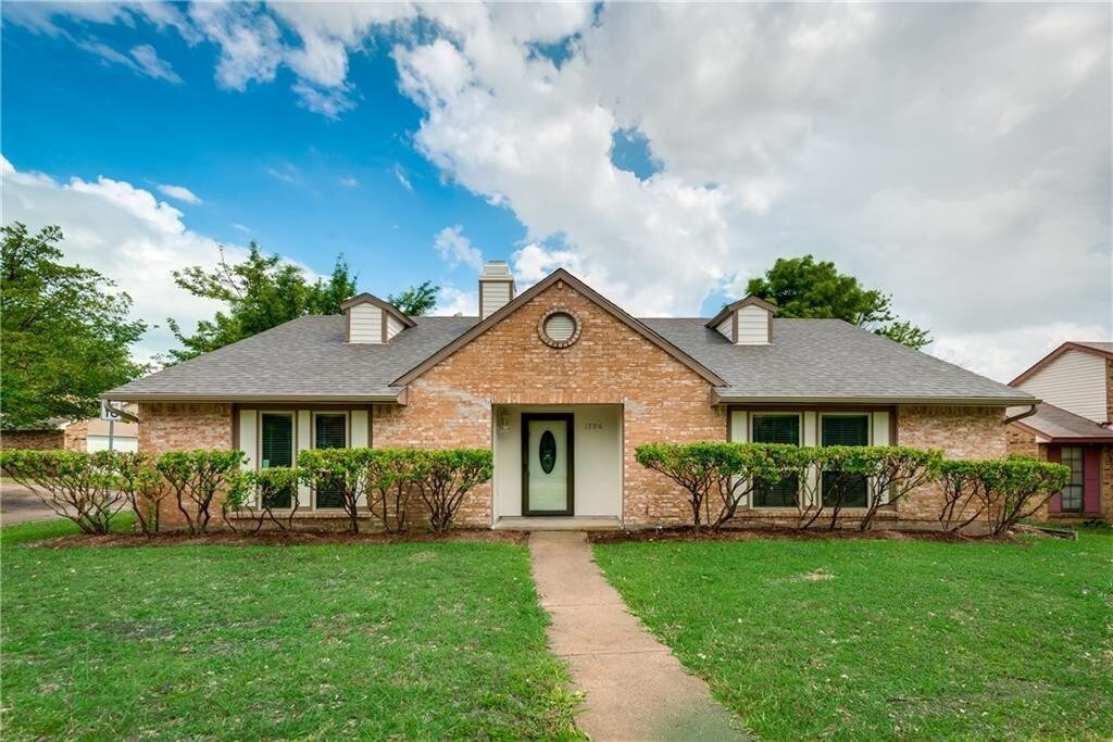 1706 Uvalde St, Mesquite, TX 75150