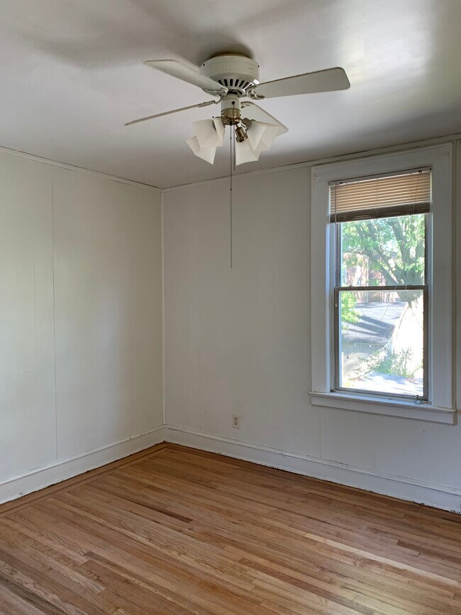 Foto del edificio - 1585 Leslie St