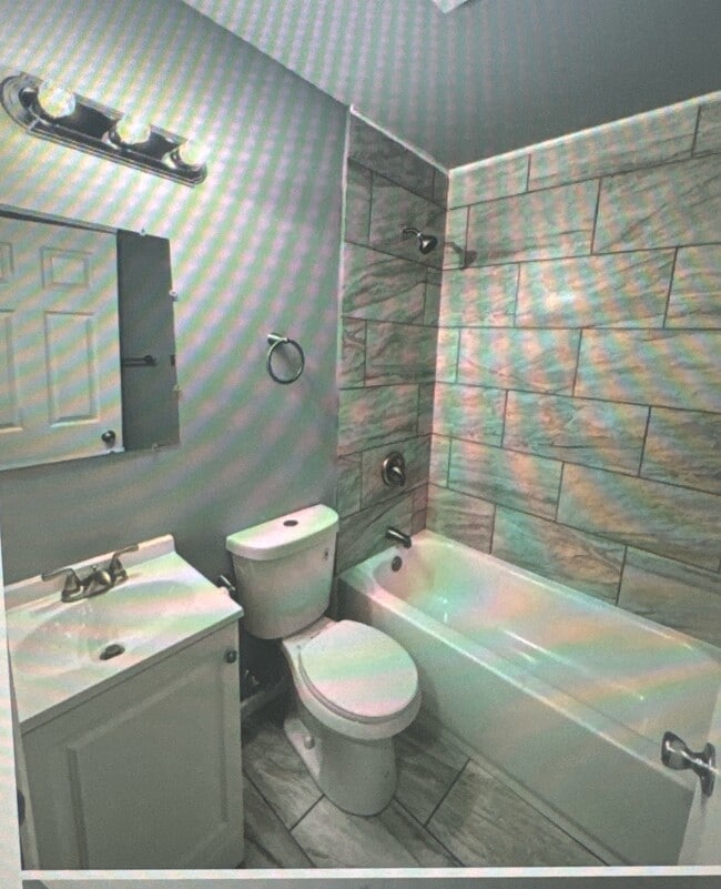 Foto del edificio - 1824 Central Dr