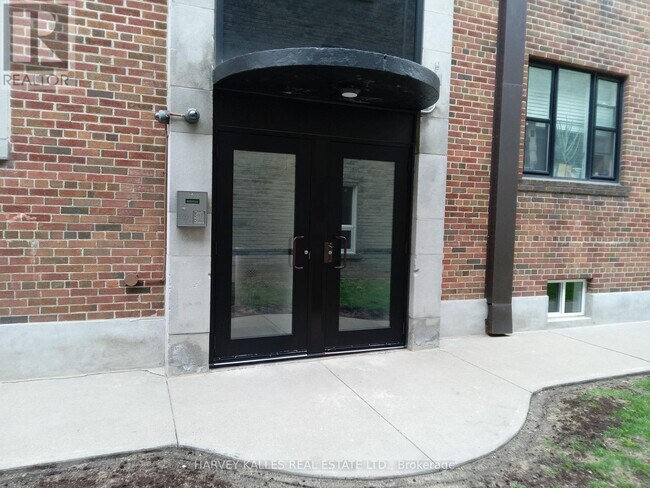 Building Photo - 464-464 Summerhill Ave