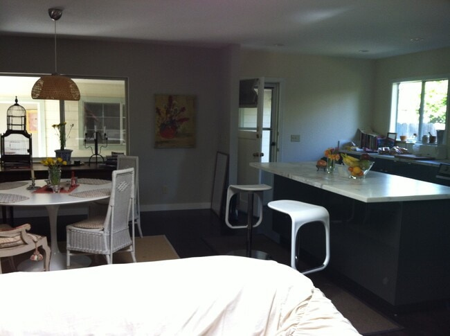 Open kitchen/living/dining - 255 Deanna Pl