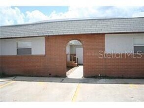 Building Photo - 1215 Skyview Blvd