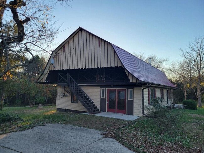 Foto del edificio - 688 Speck Rd