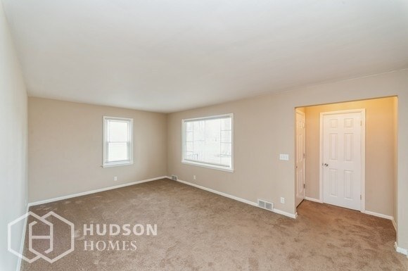 Foto del edificio - AVAILABLE NOW! - 216 Westview Ave, Hubbard...