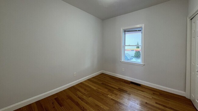 Building Photo - 11 N Milton St