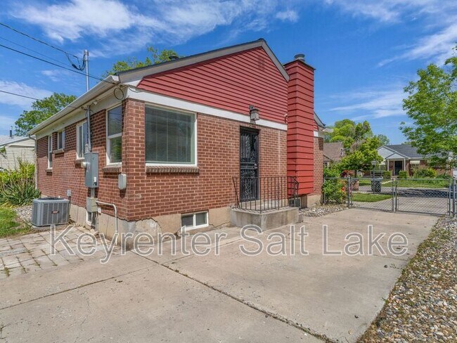 Building Photo - 965 MacFarland Dr
