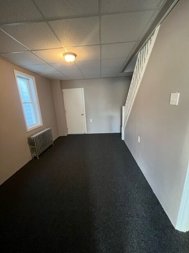 Building Photo - 3 bedroom 1 bathroom