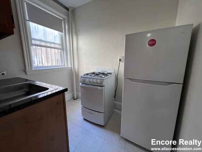 Building Photo - 1185 Boylston St