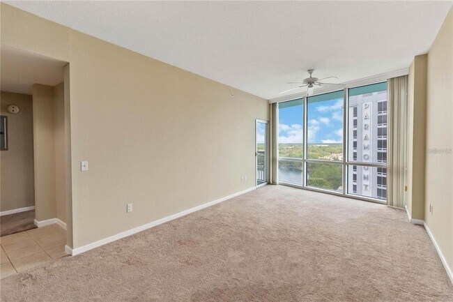 Foto del edificio - 322 E Central Blvd