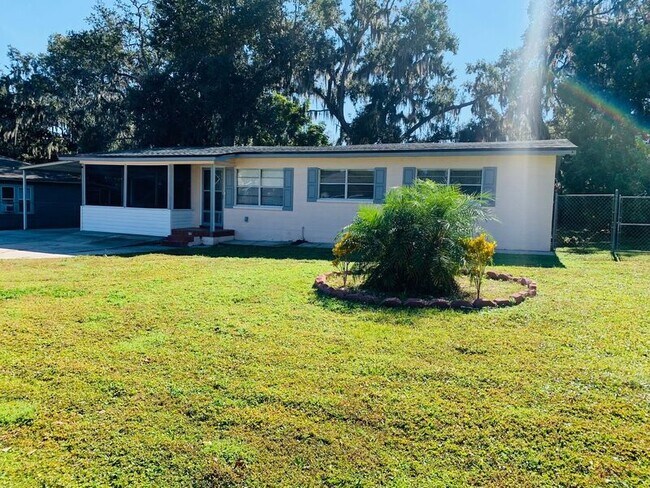 Foto del edificio - 811 Lafayette Ln