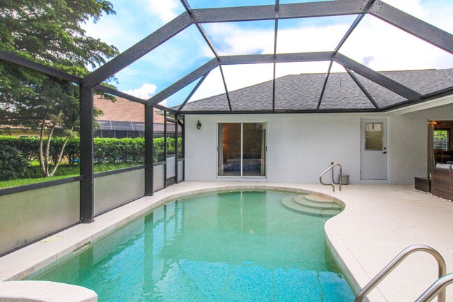Building Photo - ** BEST LOCATION ** PRIVATE POOL HOME 4/2 ...