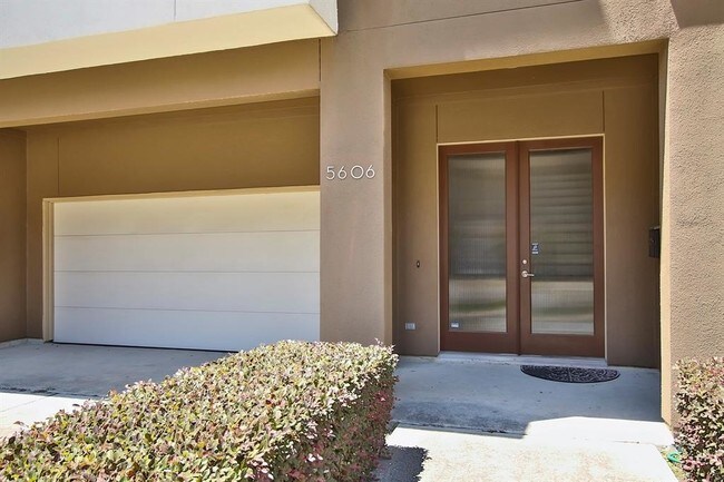 Foto del edificio - 5606 Blossom St