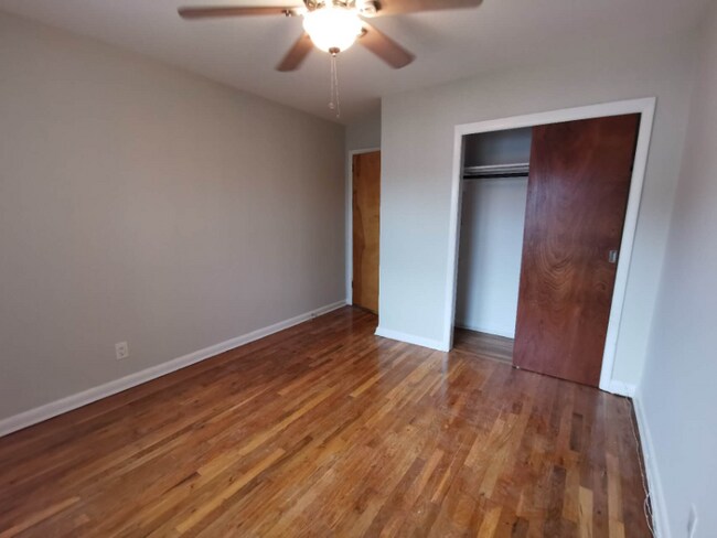 Foto del edificio - 61-51-6184 84th St
