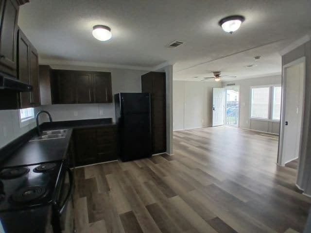 Building Photo - 1400 Banana Rd