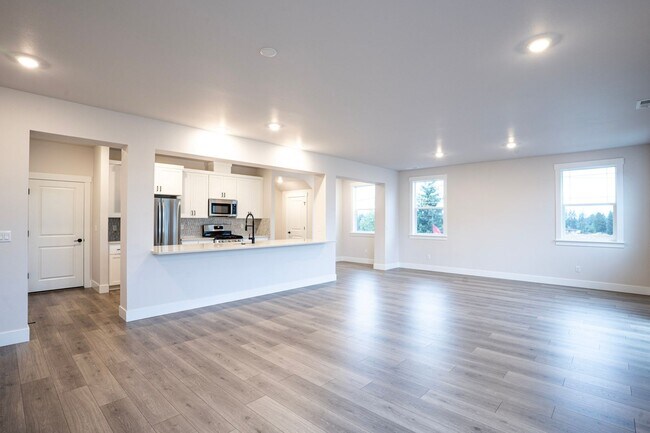 Foto del edificio - Stunning new construction!