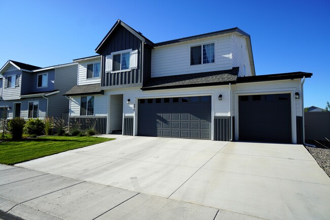 Building Photo - 245 E Caldera St