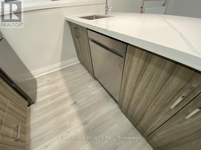 Building Photo - 2520 Bloor St W