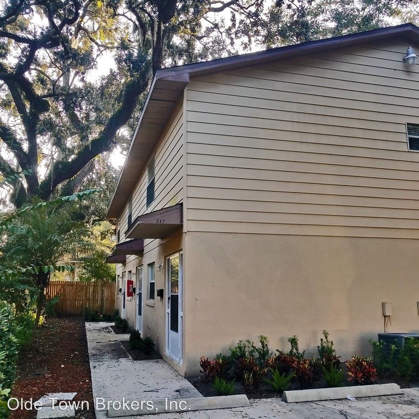 2 br, 1.5 bath House 517 S. Summerlin Ave House Rental in Orlando