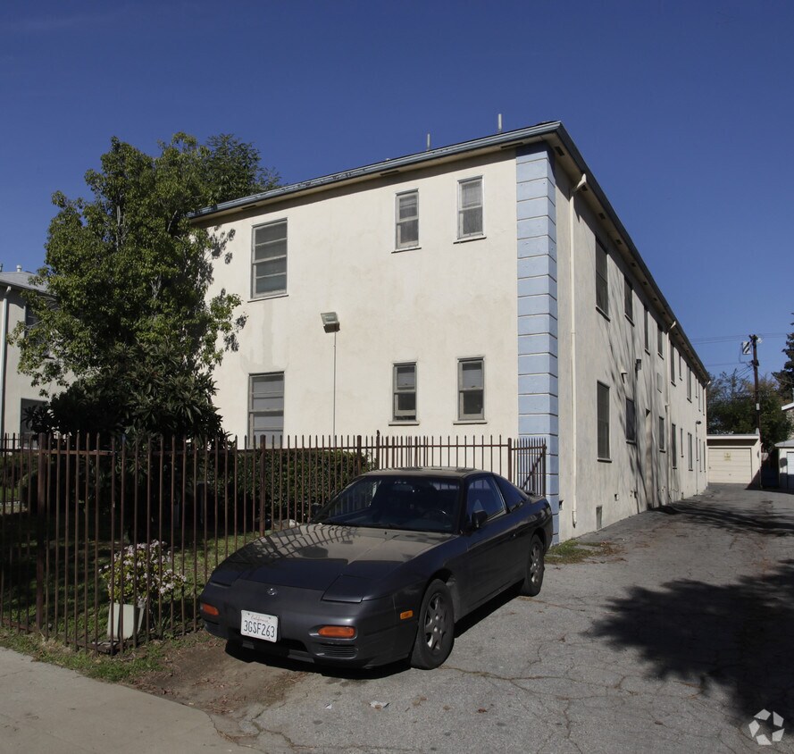Primary Photo - 14147 Sylvan St