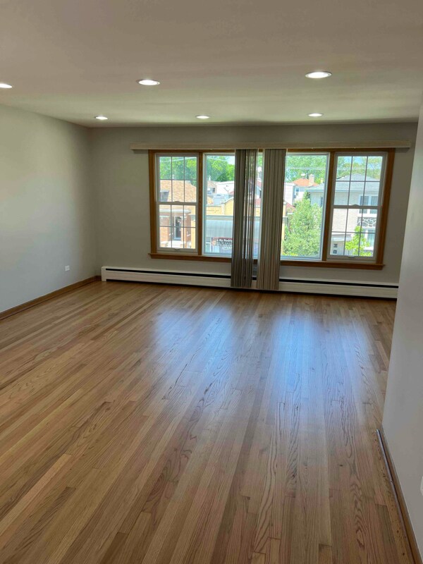 Building Photo - 5807 W Addison St
