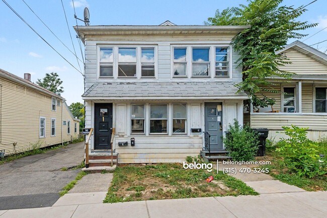 Building Photo - 733 E Laurel St