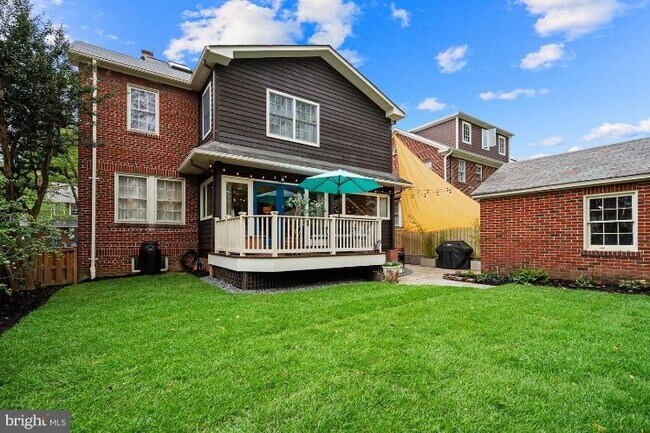 Building Photo - 205 Summers Dr