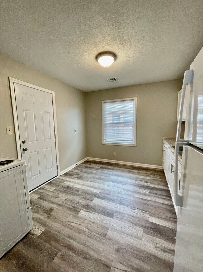 Foto del edificio - Remodeled 3 Bedroom, Section 8 Approved