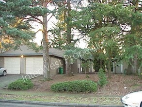 Building Photo - 6428-6428 Northeast Pacific Street