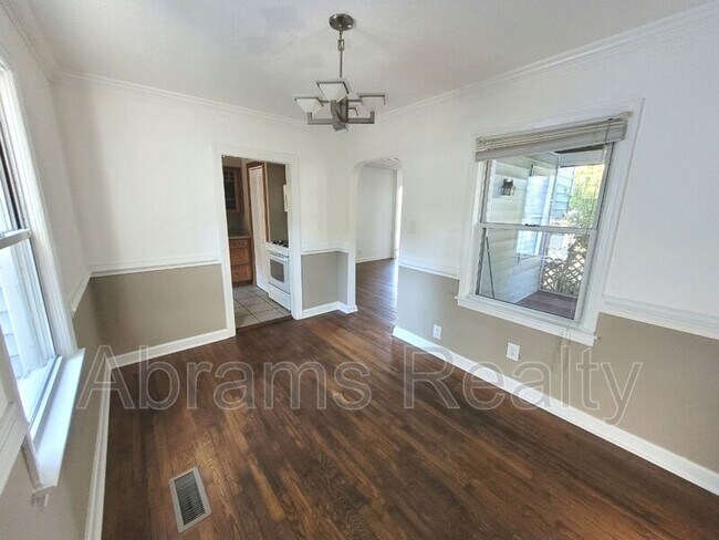 Foto del edificio - 617 Maycox Ave
