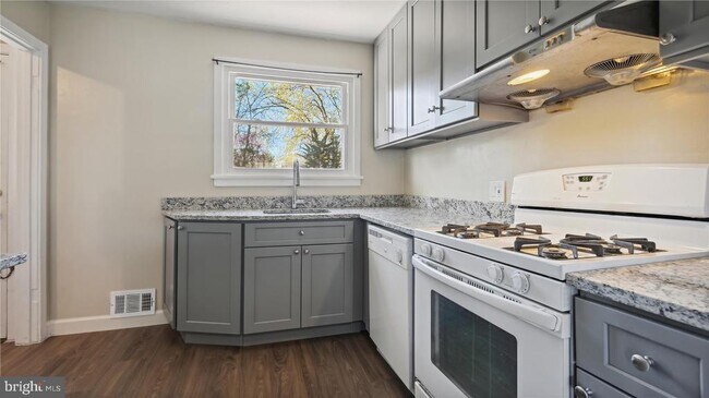 Building Photo - 1123 Parrish Dr