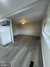 Building Photo - 10008 Jeanes St