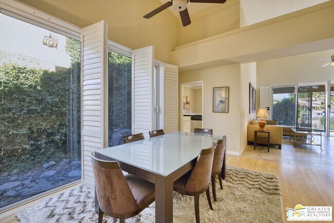 Foto del edificio - 164 Lakeshore Dr