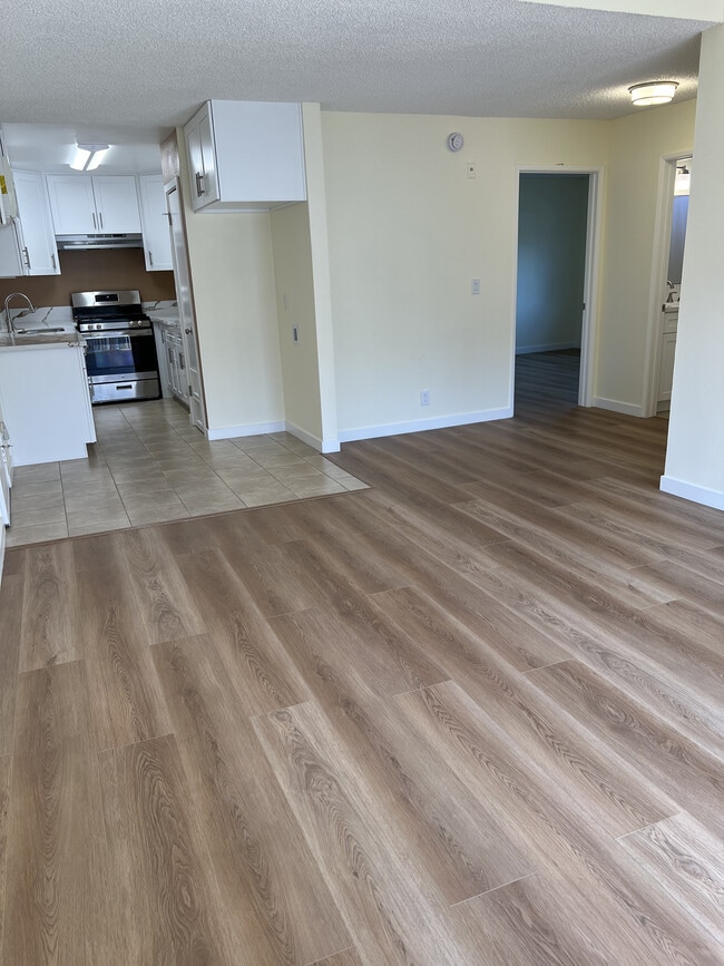 Building Photo - Toland Way Apartments