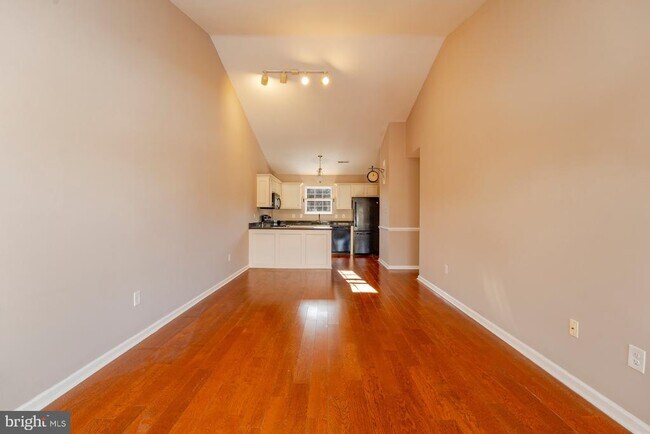 Foto del edificio - 558 London Ct