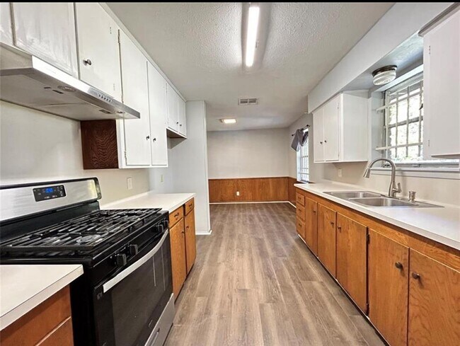 Building Photo - 7630 Tanager St